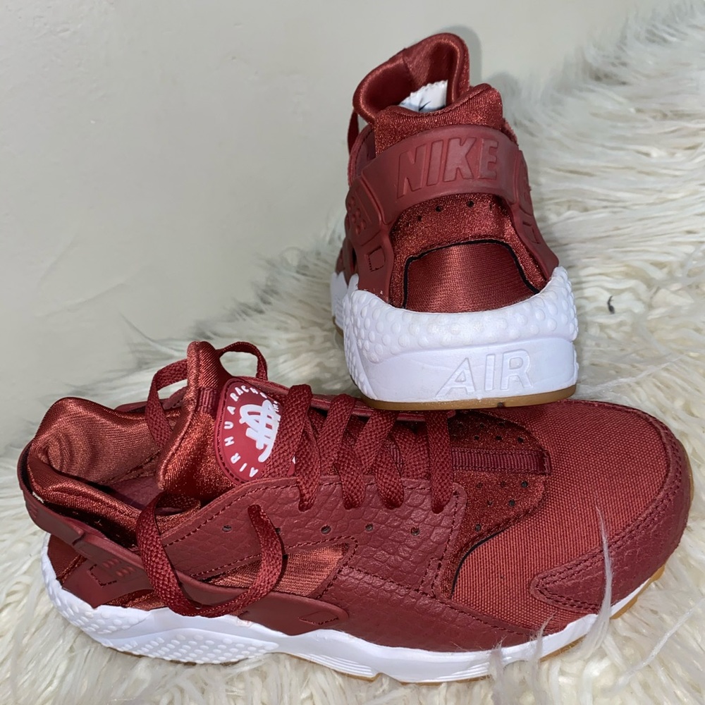 Women’s nike huaraches